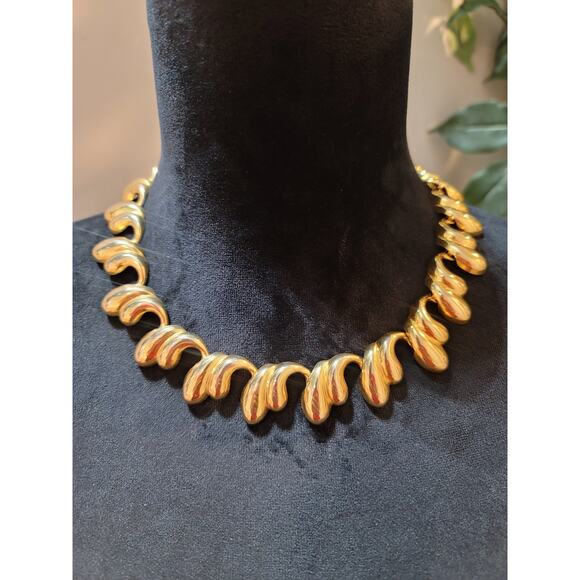 Women's Gold Necklace Wave Design Curved Links Fashion Jewelry Elegant Lock - Picture 1 of 6